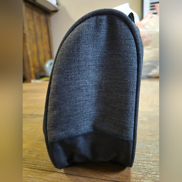 SwissGear Charcoal and Black Toiletry Bag - Picture 6 of 6